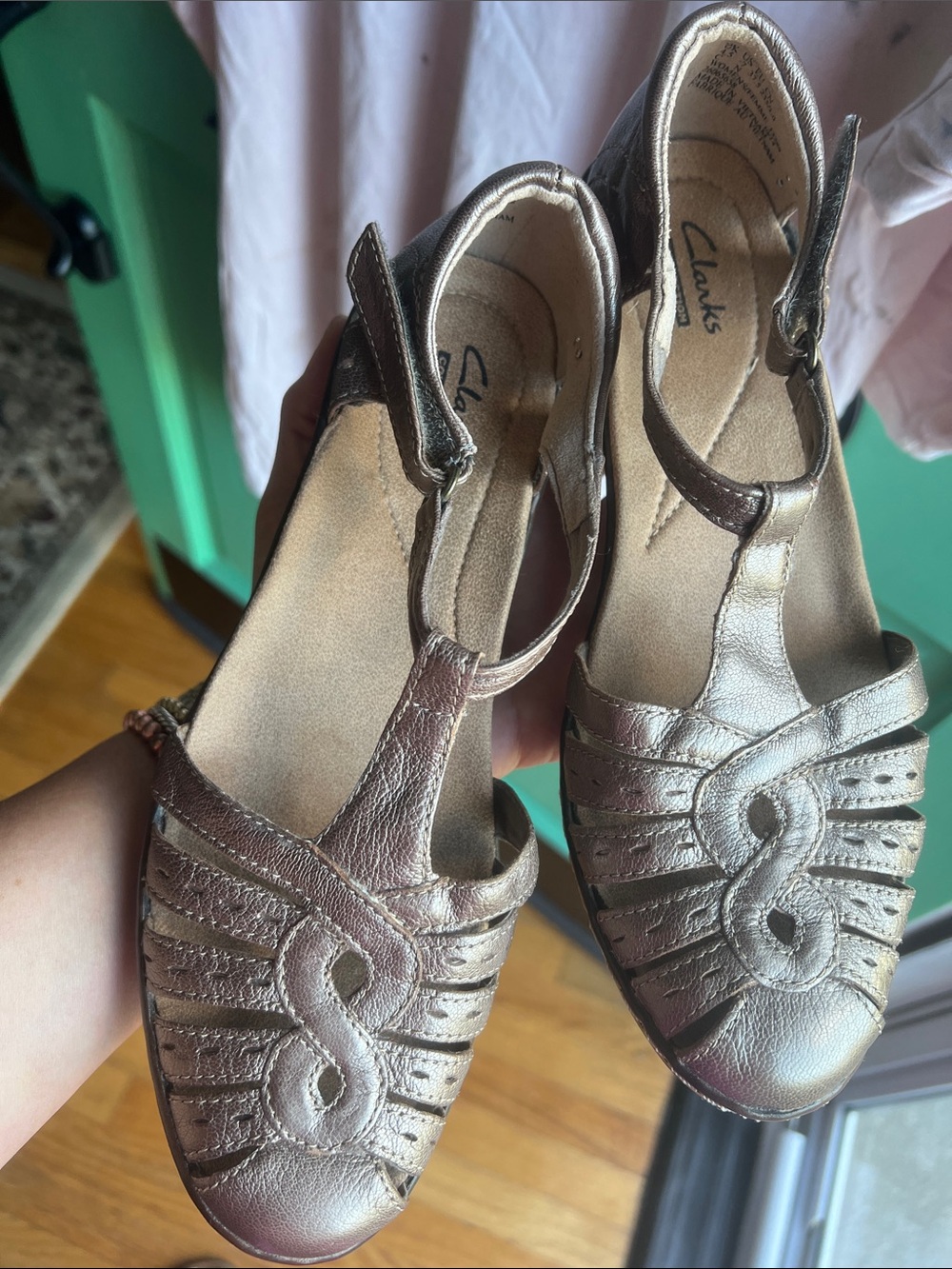 Clarks Collection "Wendy Tiger" T-Strap Fisherman Sandals metallic bronze / 7